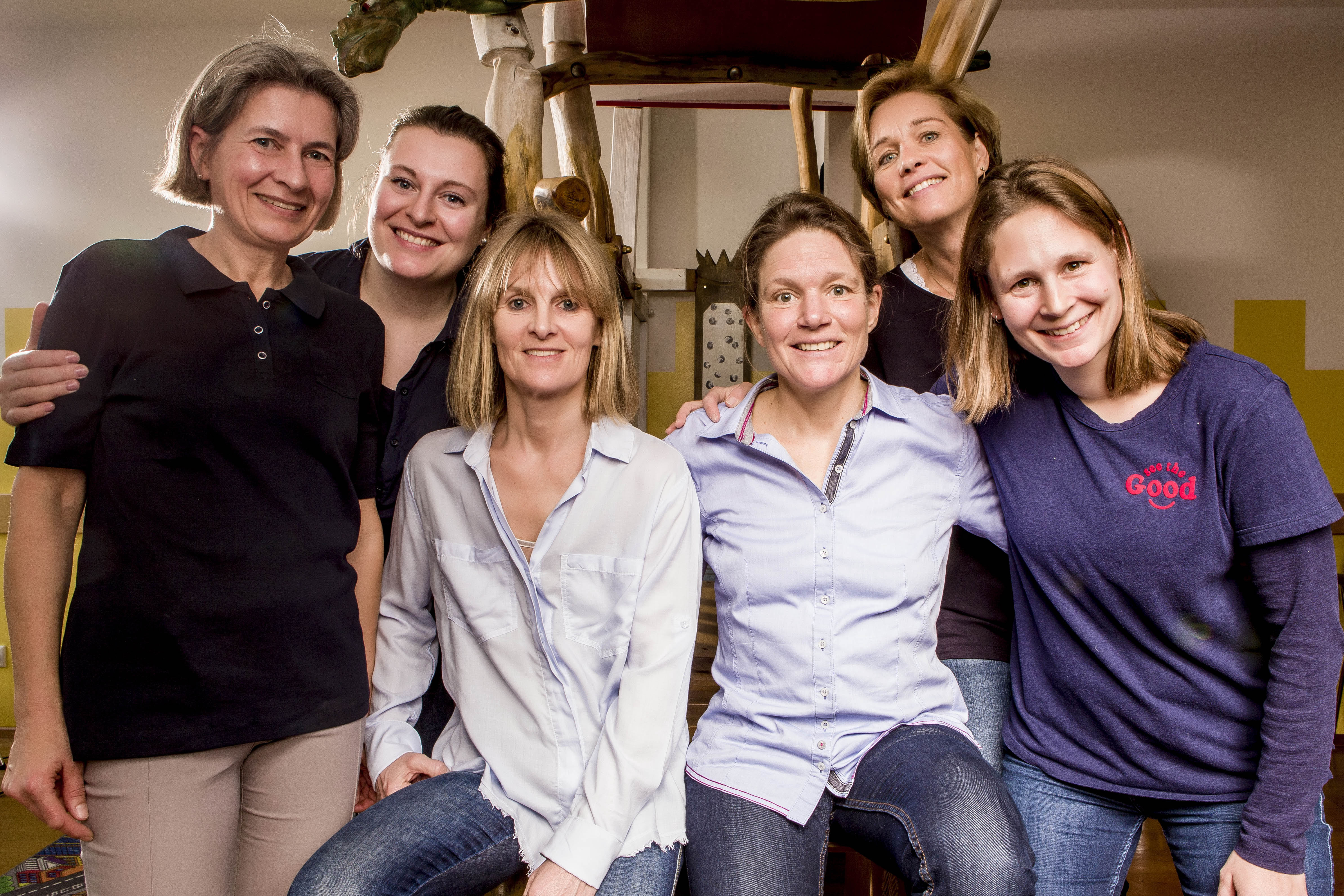 Das Praxisteam im Wartezimmer der Schlosspraxis